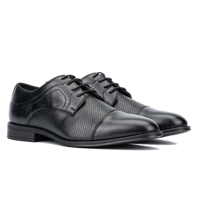 Men's Oxfords with a lace - up closure and a narrow fitMen's Deven Dress Oxford