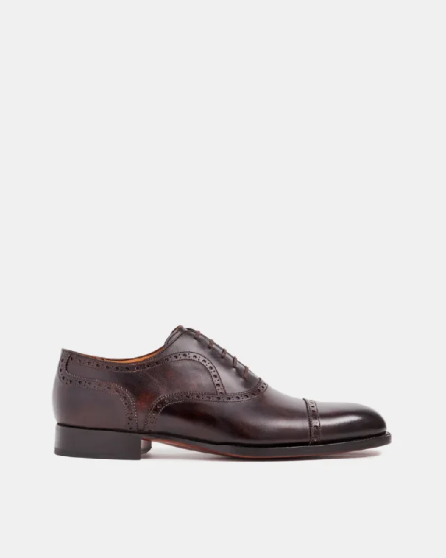 Men's Oxford shoes with a leather lining for breathabilityMuseum Brown Brogue Oxford Shoe