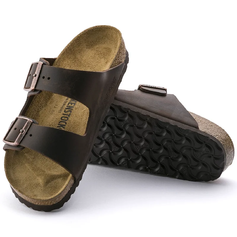 Men's sandals with a perforated leather upper for ventilationBirkenstock - Arizona Oiled Leather Habana 0052531