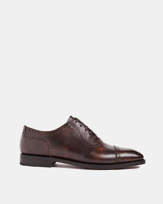 Men's Oxfords with a contrast stitching on the weltBrown Brogue Oxford Dress Shoe