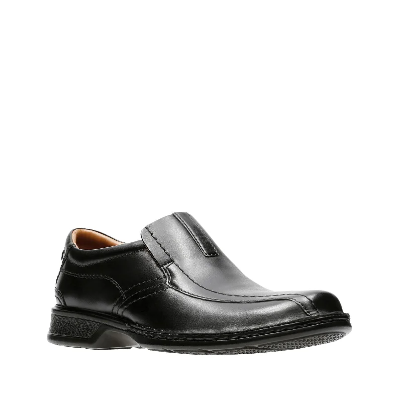 Men's loafers with a moc - toe designClarks - Mens Escalade Step Shoe