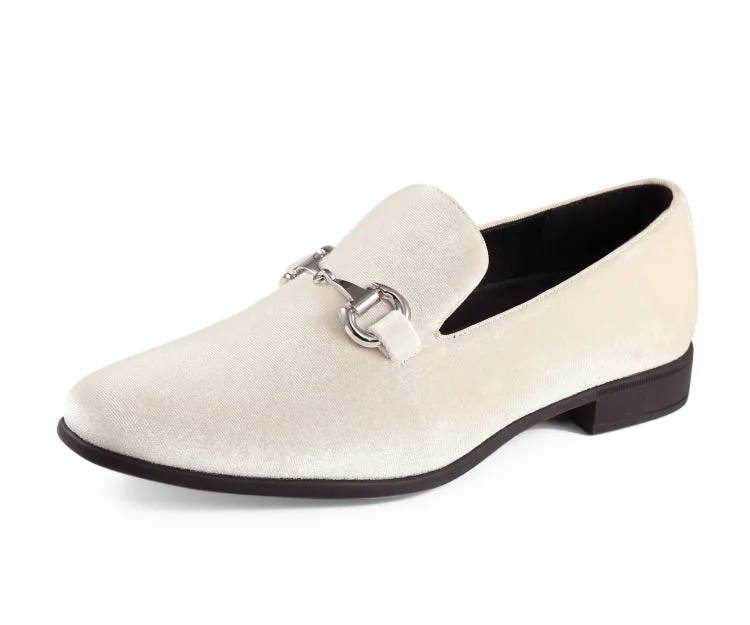 Men's loafers in a neutral color like black or brownBrad Cream