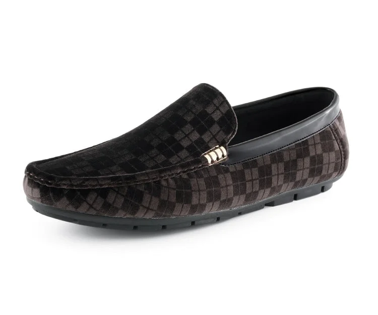 Men's loafers with a tassel front for a classic lookJace Brown