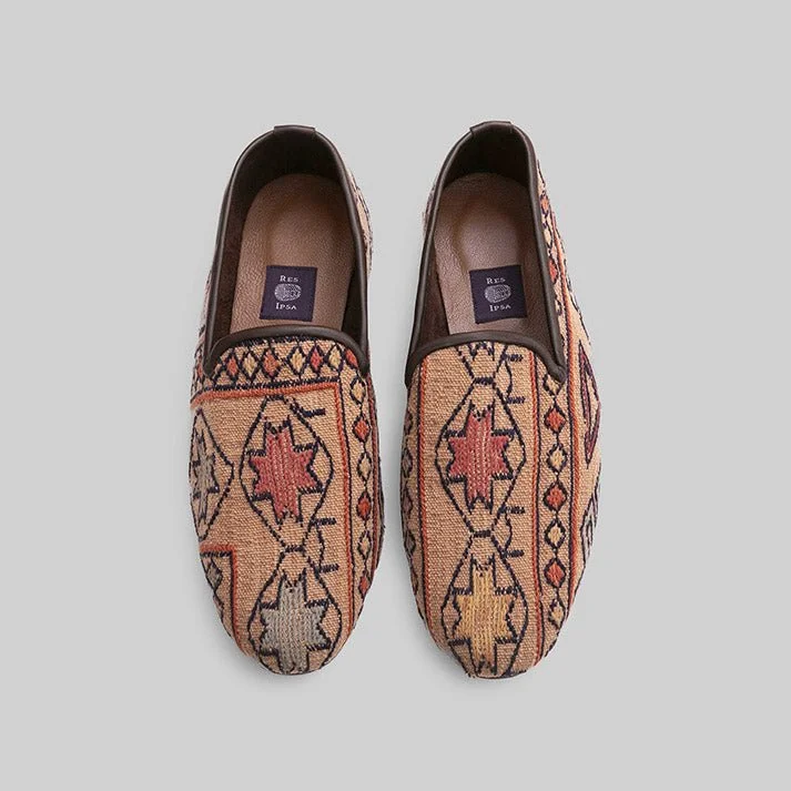 Men's loafers with a pointed toe for a stylish appearanceMen's Kilim Loafer Size 9