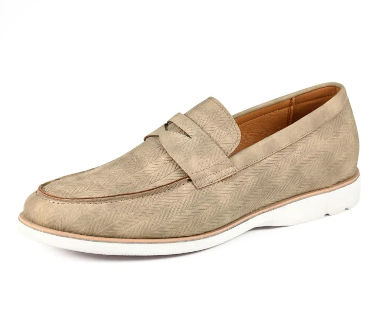 Men's loafers with a flexible sole for easy movementElias Tan