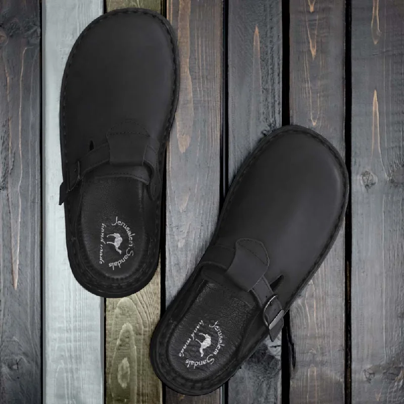 Men's sandals with a contrast stitching detailSawyer - Leather Clog-Toe Sandal | Black Nubuck