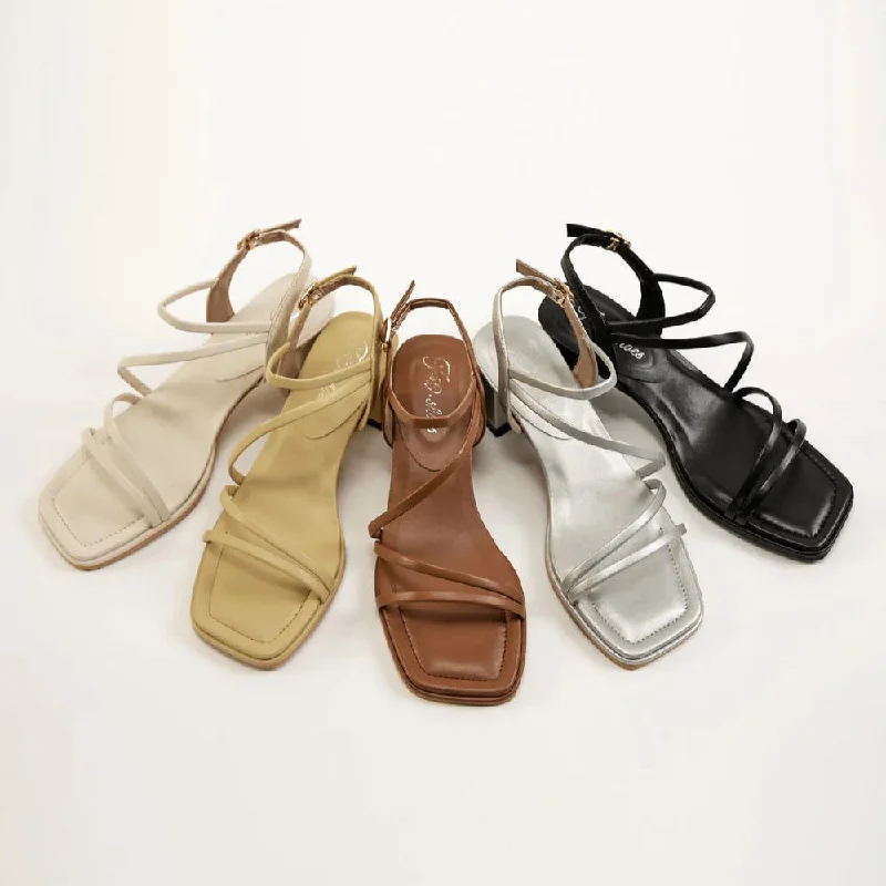 Men's sandals with a cushioned footbedAK1332 方頭細繞帶粗跟涼鞋