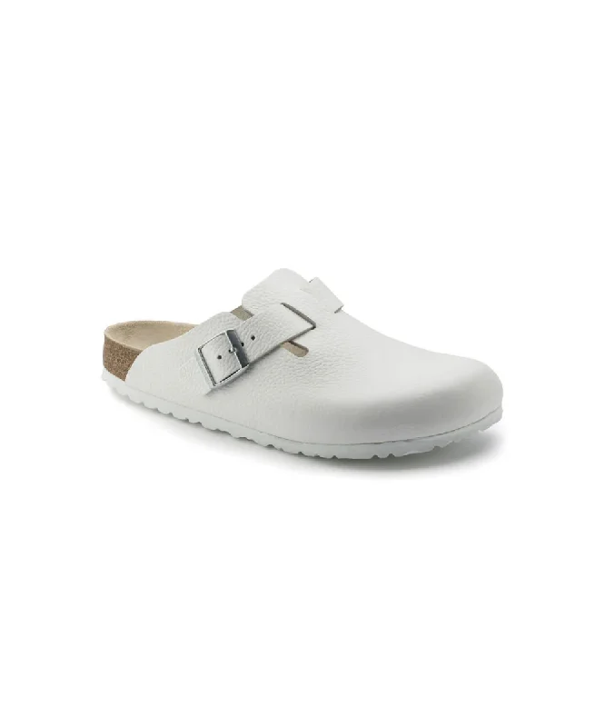 Men's sandals in a neutral color like black or brownBIRKENSTOCK BOSTON IN WHITE