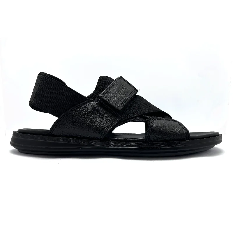 Men's sandals with a decorative buckle or charmBlack Casual Sandal