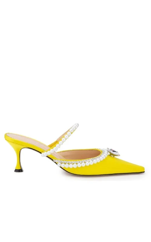 Men's sandals with a contrast stitching detailYellow Diamond & Pearl 65 Heels