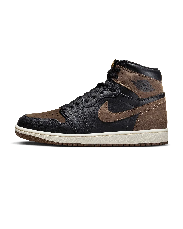 Men's sneakers with a removable insole for easy cleaningAIR JORDAN 1 RETRO HIGH OG - BLACK / METALLIC GOLD PALOMINO SAIL