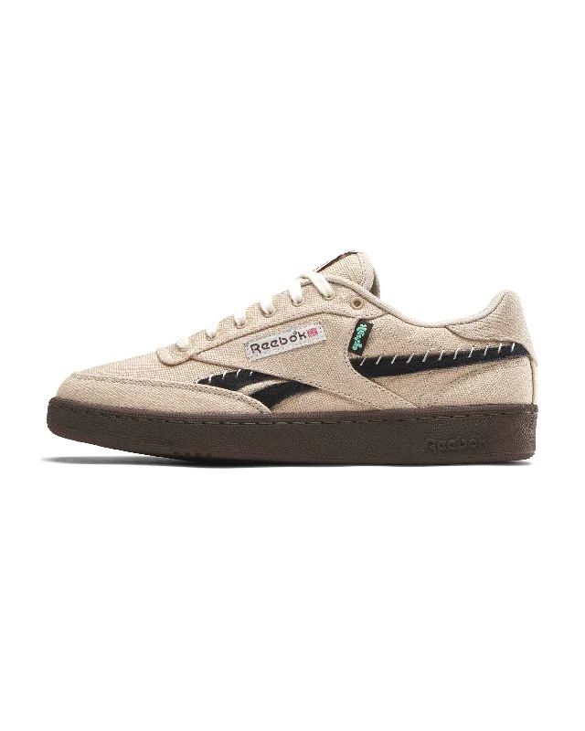 Men's classic white leather sneakers with black lacesClub C Revenge Vintage - Modern Beige / Boulder / Dark Brown