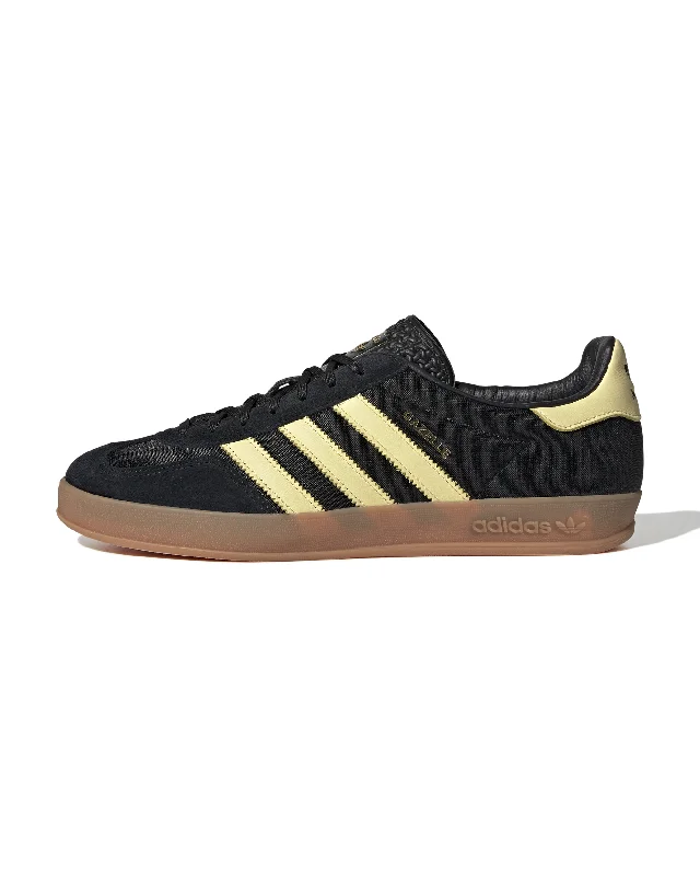 Men's skateboarding sneakers with a vulcanized soleGazelle Indoor - Black / Yellow / Gum