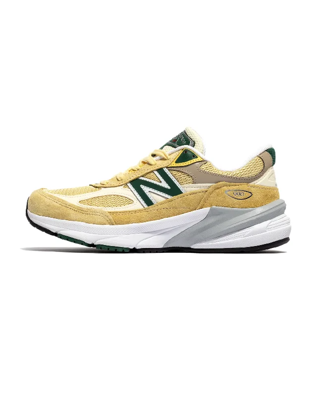 Men's track - and - field sneakers with a spike - compatible soleMade in USA 990v6 - Green / Gold / White