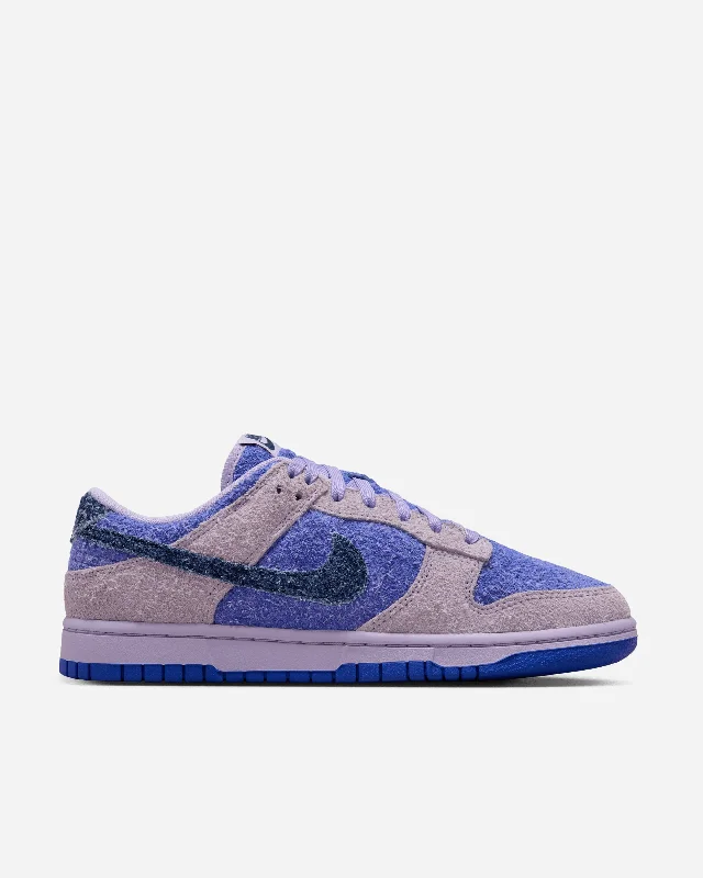 Men's fashion - forward sneakers with a unique tongue designDunk Low SE "Hydrangeas"